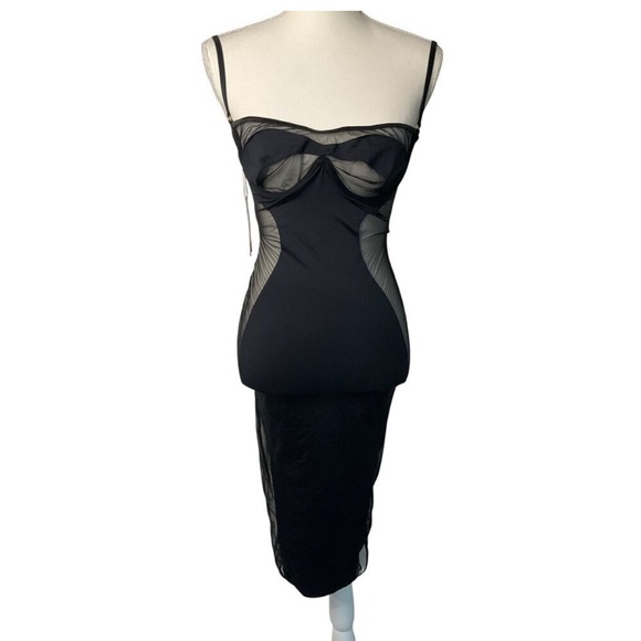 Valeria Dress/God Save Queens - Picture 15 of 15